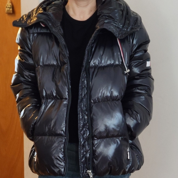 Tommy Hilfiger Jackets & Blazers - Tommy Hilfiger Shiny Dark Navy Puffer Jacket with Red Lining